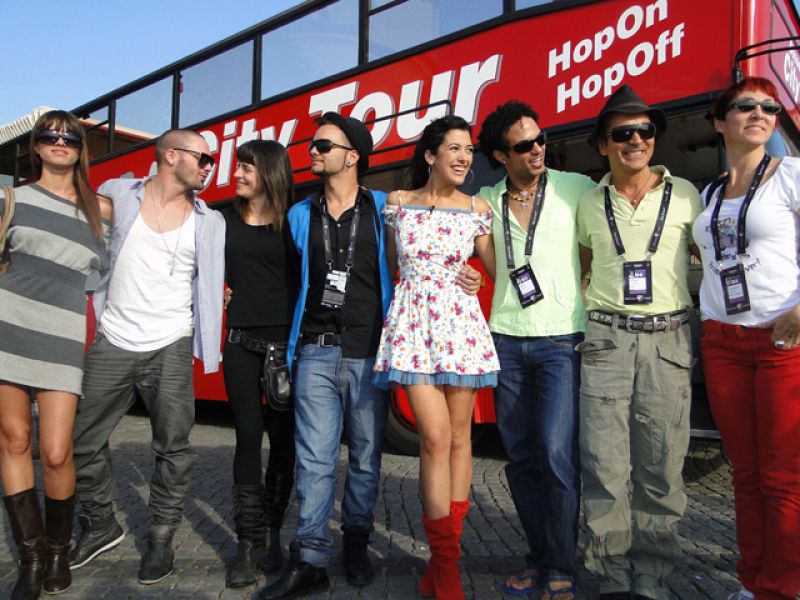 Los fans españoles animan a Lucía Pérez en el centro de Düsseldorf