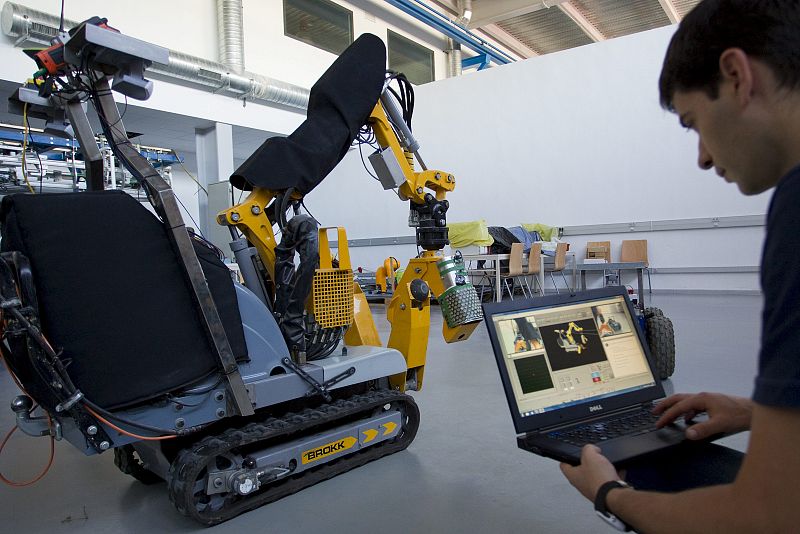 Un alacrán salvavidas capaz de levantar hasta 400 kilos de escombros