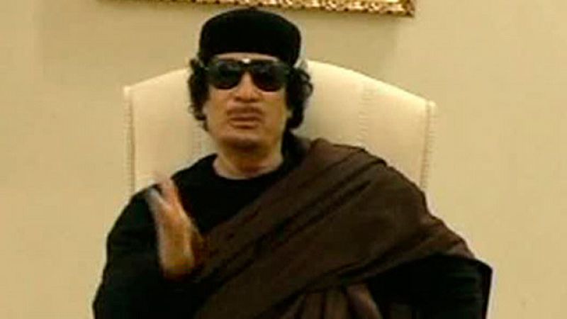 Gadafi reaparece en televisión para poner fin a los rumores sobre su muerte