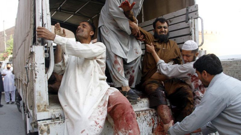 Un doble atentado suicida contra una escuela militar causa al menos 80 muertos en Pakistán