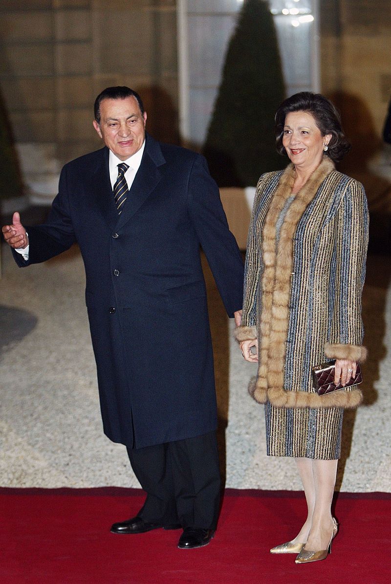 La esposa de Hosni Mubarak sufre una crisis cardiaca tras ser detenida acusada de corrupción