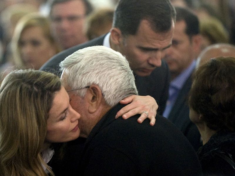 El príncipe anima en Lorca a levantarse "con fuerza" en un funeral lleno de dolor