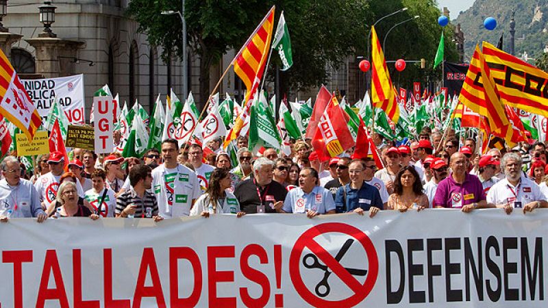 Masiva manifestación en Barcelona en protesta contra los recortes del Gobierno de Mas