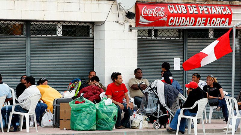 Valcárcel anima a los vecinos a que se alojen rápidamente en las viviendas habitables