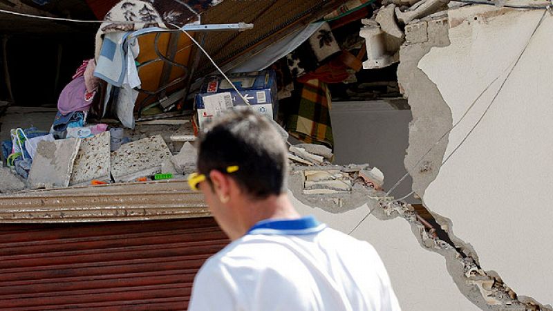 Centenares de efectivos apuntalan los edificios afectados por el terremoto de Lorca