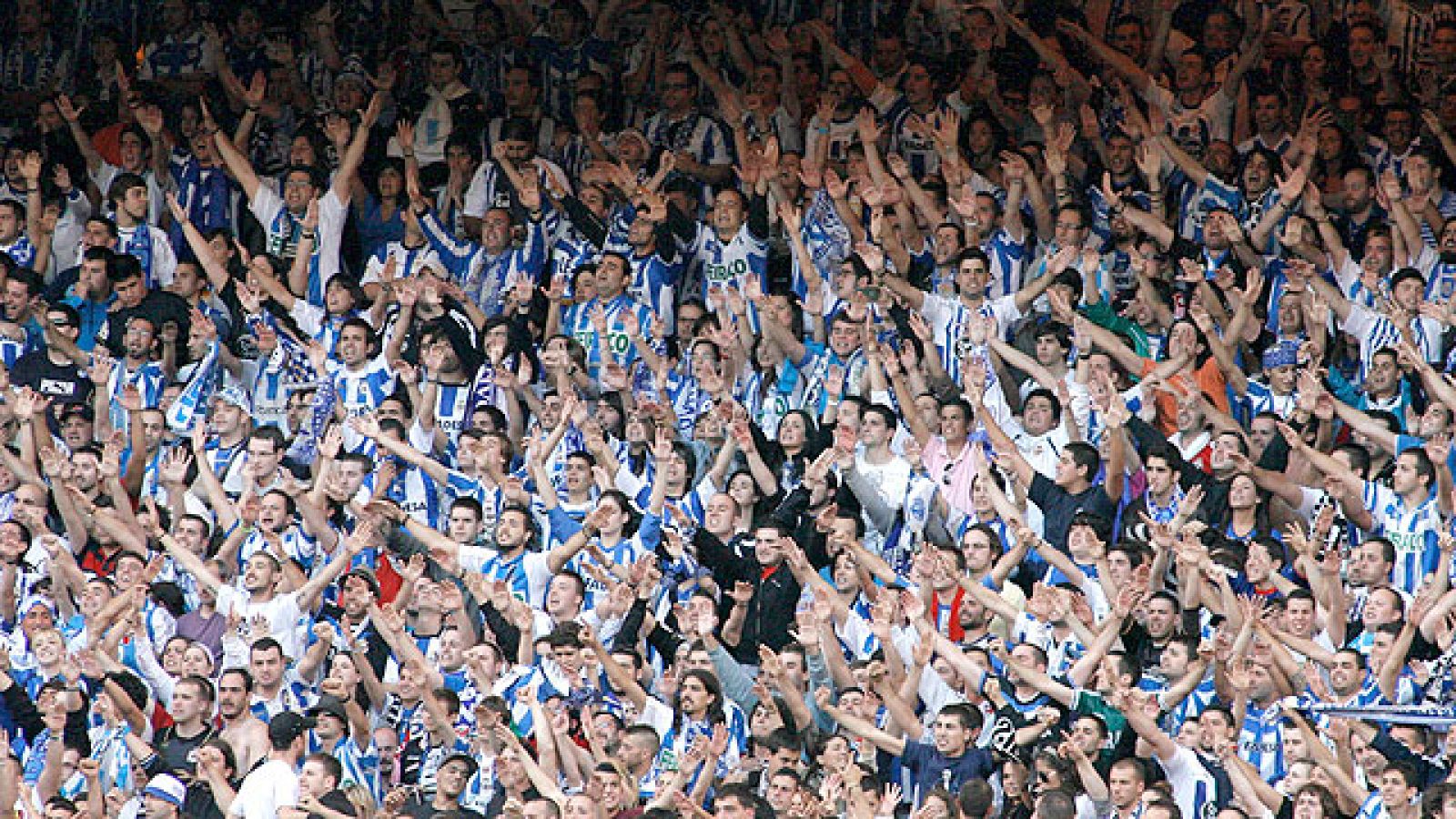 La afición quiere estar con su equipo en la última jornada de la Liga, en la que verán descender o salvarse a los suyos. Por reso, en las ciudades en las que se vivirán los duelos definitivos casi se han agotado las entradas. Es el caso de A Coruña,