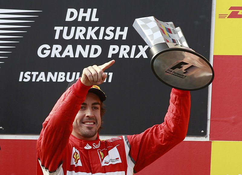Fernando Alonso renueva con Ferrari hasta 2016