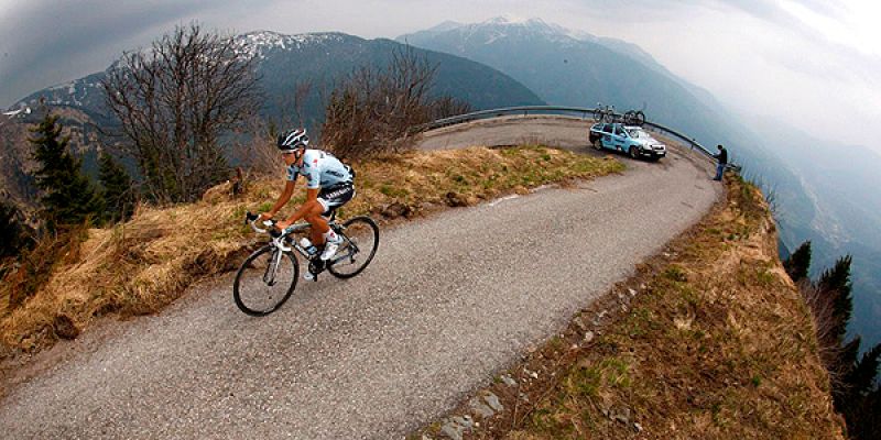 El Giro recula y anula la subida al temible Crostis