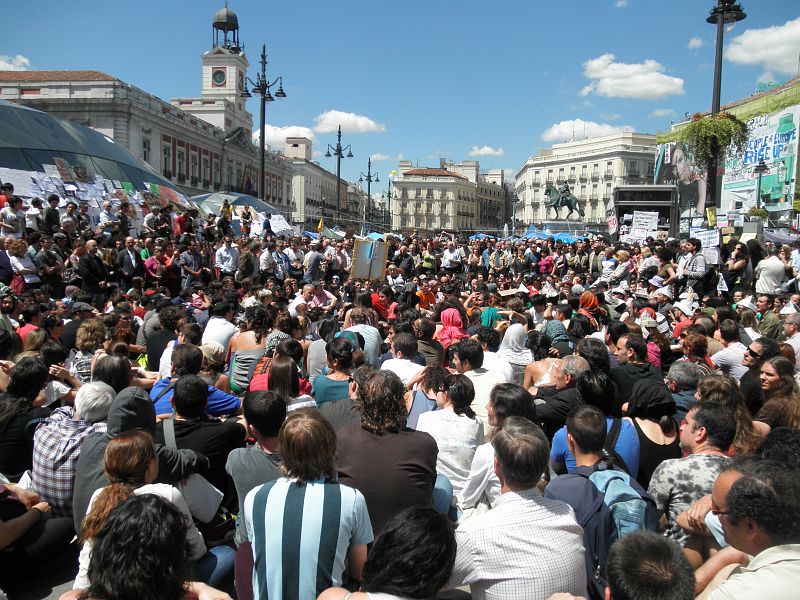 El Movimiento 15-M prohíbe a los medios grabar la asamblea popular en plena calle