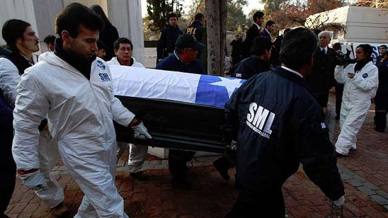 Chile exhuma de nuevo los restos del expresidente Allende para aclarar las causas de su muerte