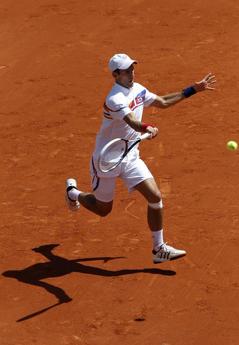 Djokovic gana su primer partido en Roland Garros e inicia su asalto al número uno