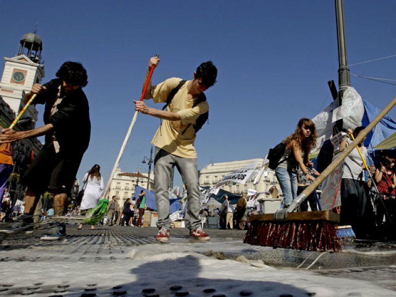 Valencia, Málaga y Zaragoza se suman a continuar con las protestas del 15-M una semana más