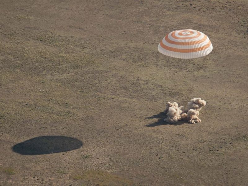 La Soyuz aterriza sin problemas con tres tripulantes a bordo