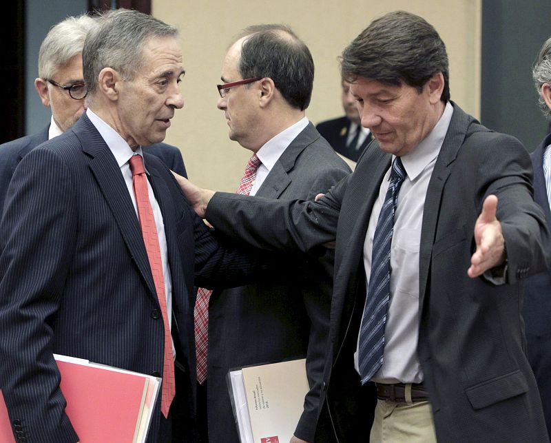 La CNMV insta a acabar la reestructuración financiera, la reforma laboral y la de las pensiones