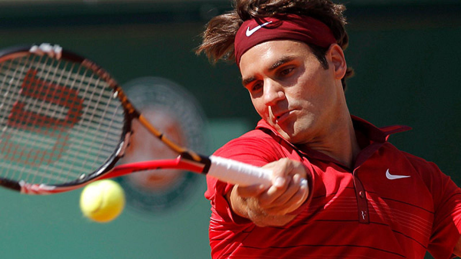 Roger Federer y David Ferrer han seguido adelante en Roland Garros sin muchos sobresaltos, al eliminar a Teixeira y Benneteau respectivamente.