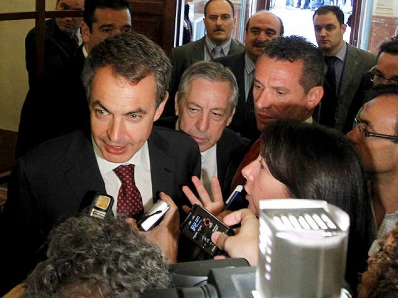 Patxi López mantiene el pulso a favor de un congreso y Zapatero insiste en las primarias