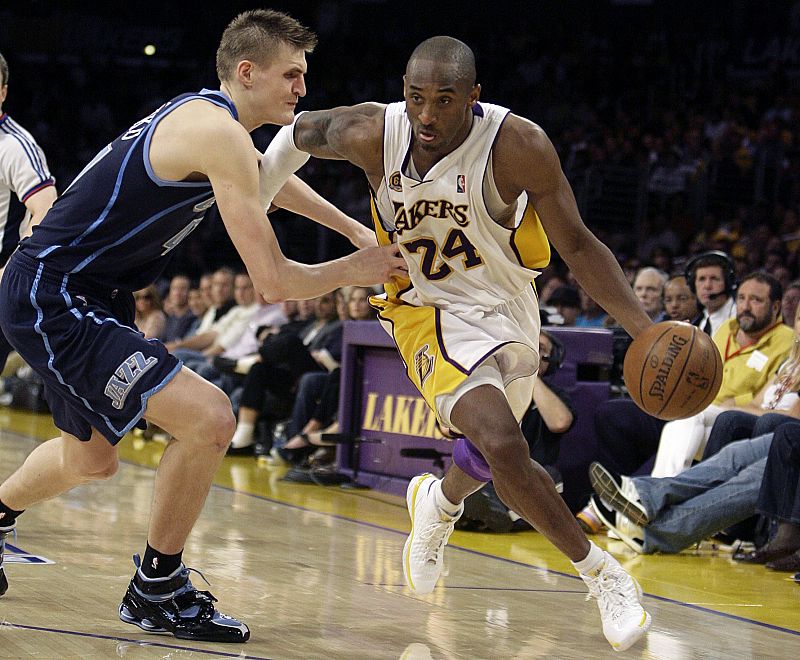 Bryant tira de galones para dar a los Lakers el primer punto de las semifinales frente a Utah Jazz