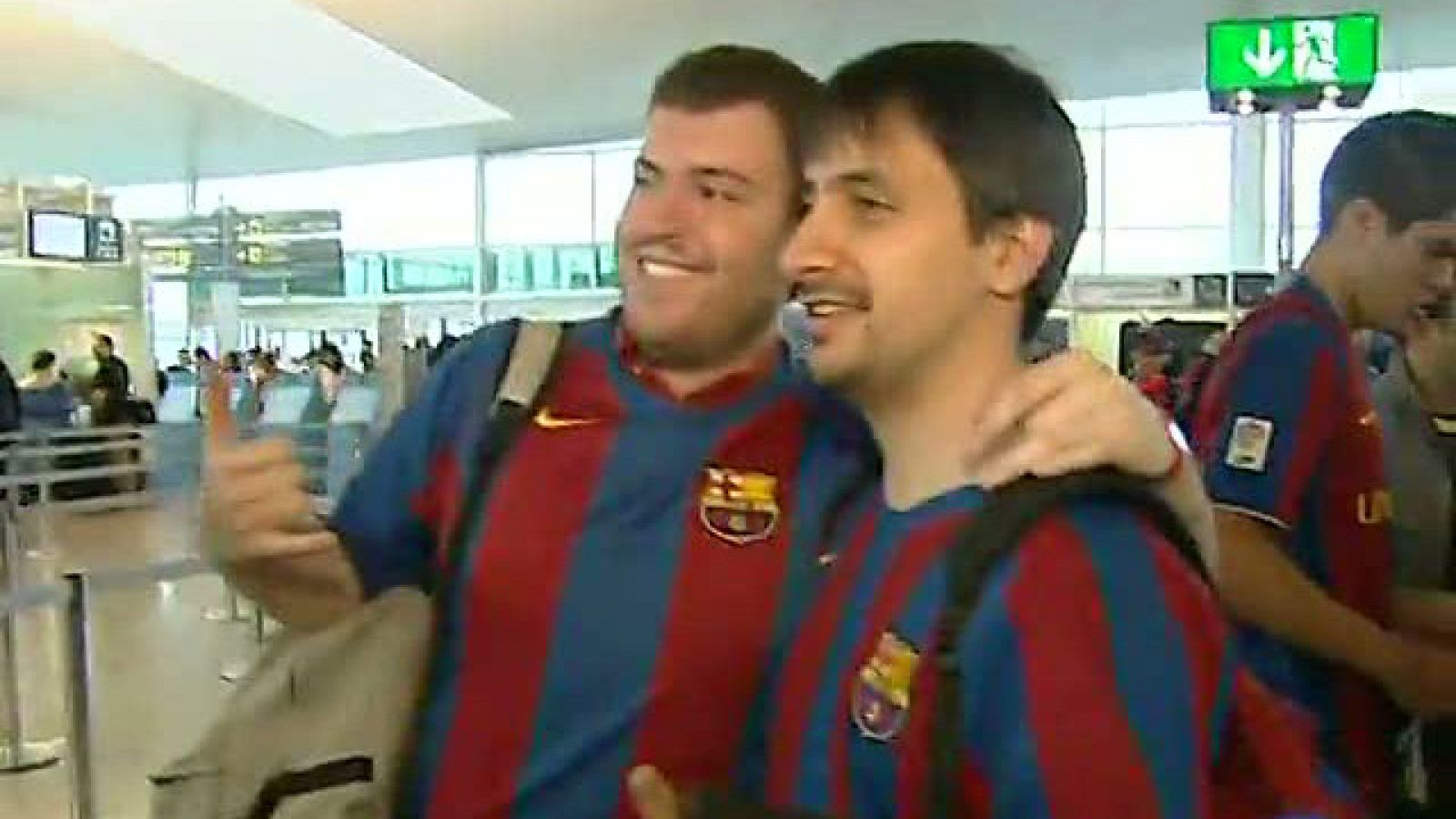 Centenares de aficionados azulgrana han volado desde El Prat hasta Londres para poder vivir en Wembley en directo la final de la Champions. Los que se quedan tendrán que conformarse con verla con los amigos en casa o en el bar.