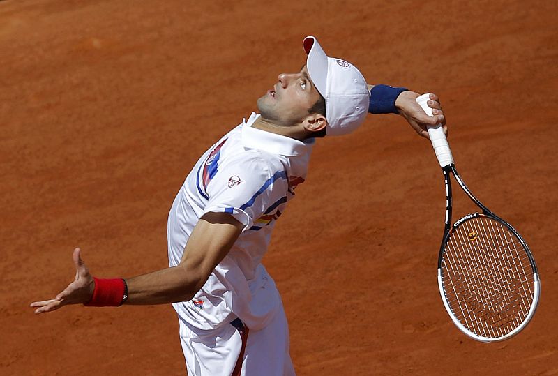 Djokovic vence a Del Potro e iguala el récord de victorias de McEnroe