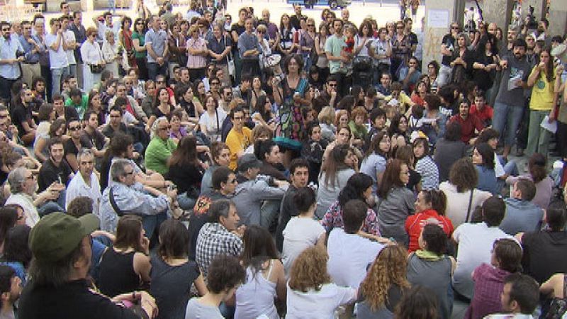 El Movimiento 15M de Madrid acuerda permanecer acampados por el momento en Sol