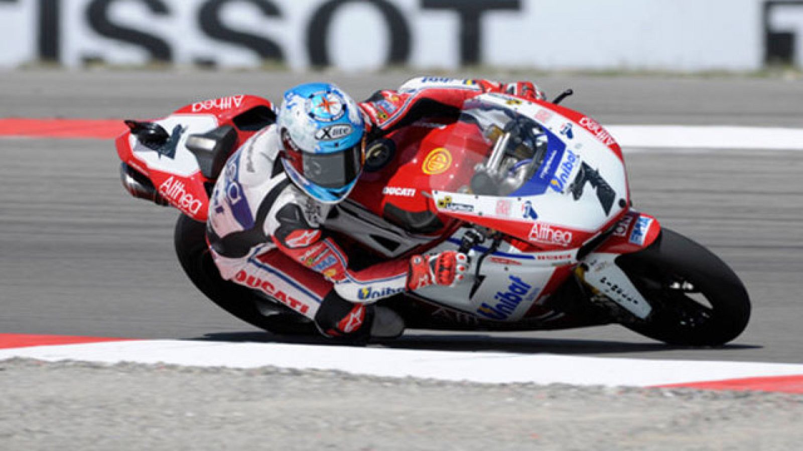 Checa, doble victoria en el trazado de Toele | Ver