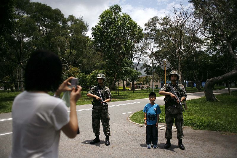 El Ejercito chino prohíbe a sus soldados hacer amigos en internet