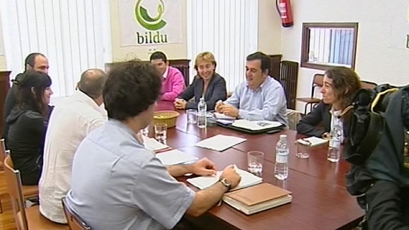 Los pactos en Euskadi obligan a alinearse frente a Bildu, que tiende la mano