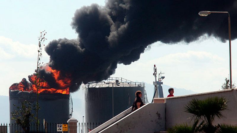 La explosión de un tanque de residuos en el puerto de Gibraltar deja 15 heridos, uno grave