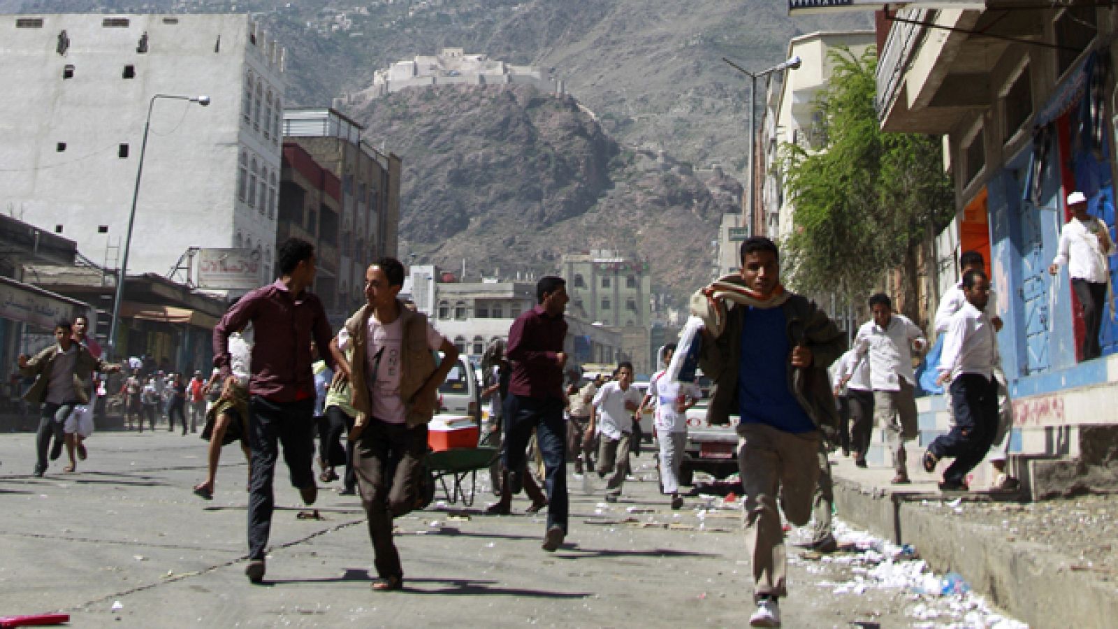 Intensos combates en Yemen entre milicianos de las tribus contrarias al régimen y soldados gubernamentales