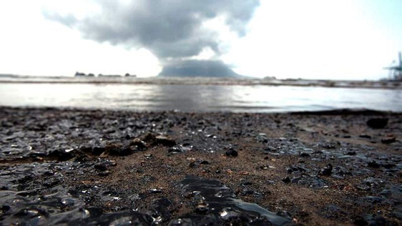 El vertido de los tanques de Gibraltar afecta ya a seis kilómetros de playas en Algeciras