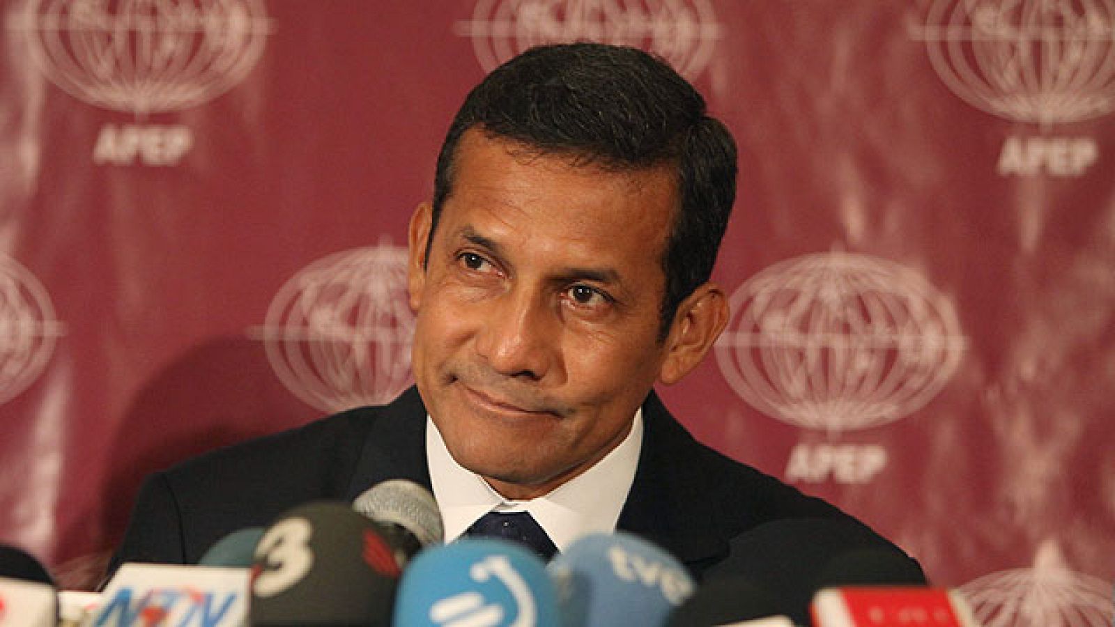 Avalancha de promesas en el cierre de la campaña en Perú