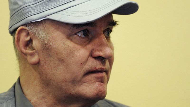 Ratko Mladic, ante La Haya: "Defendí a mi pueblo y a mi país y ahora me estoy defendiendo yo"