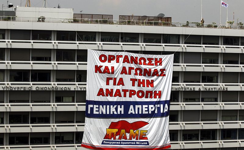 Trabajadores griegos ocupan el Ministerio de Finanzas en protesta contra las privatizaciones