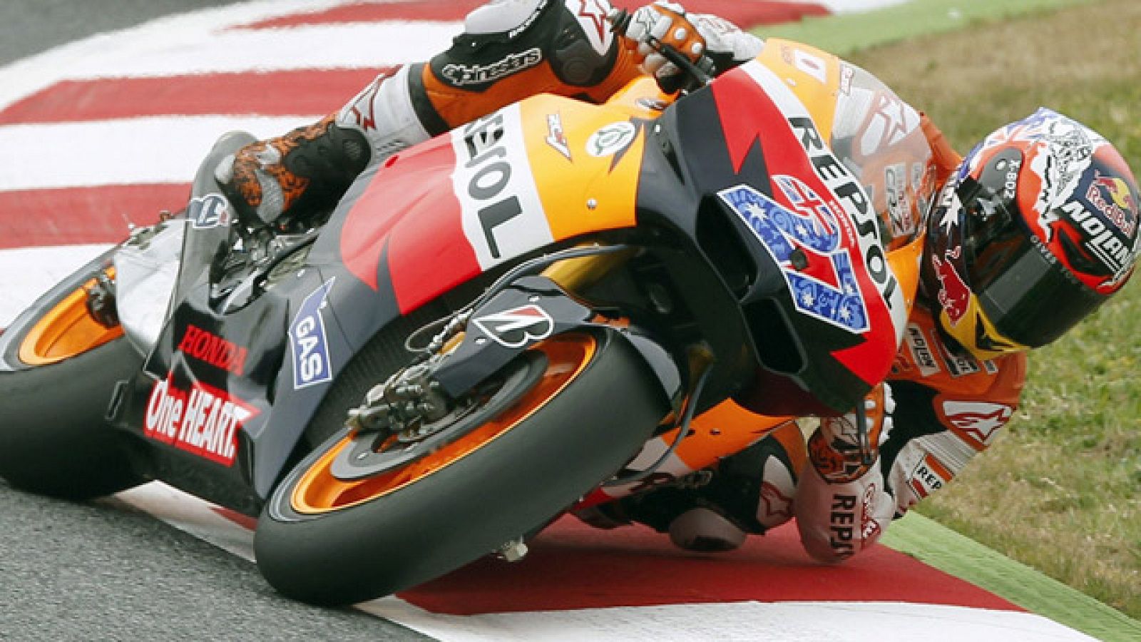 Casey Stoner ha dominado la sesión libres 1 y dos del viernes. Nico Terol ha hecho lo mismo en 125cc y Corsi se ha impuesto en la segunda sesión en Moto2.