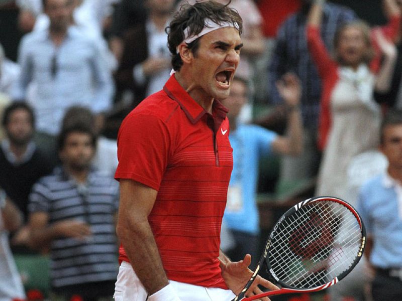 Federer arrebata la final a Djokovic