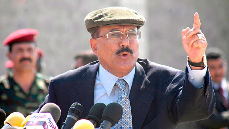 Saleh, desde el hospital, clama venganza contra los "enemigos tribales" por el ataque a su palacio