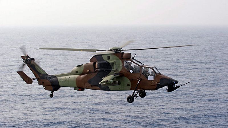 La OTAN utiliza por primera vez helicópteros de combate en sus operaciones militares en Libia