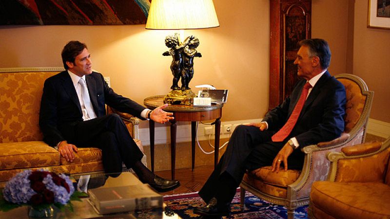 El presidente portugués encarga a Passos Coelho formar Gobierno "con urgencia"