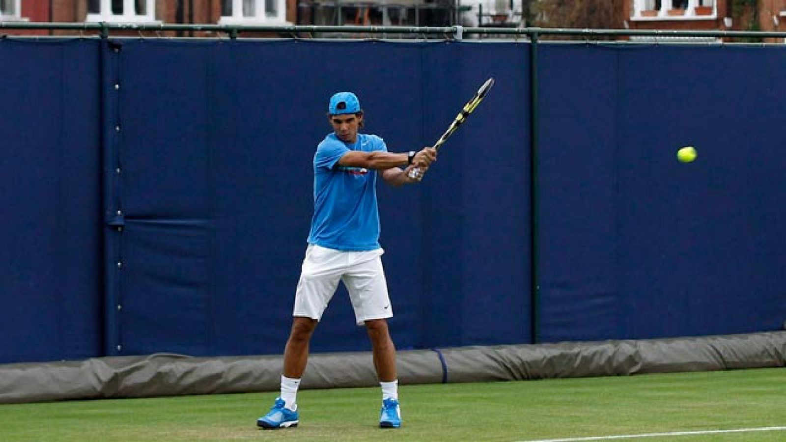 El flamante vencedor de Roland Garros llega a Londres con apenas un día de descanso y prepara el torneo que hace de antesala de Wimbledon