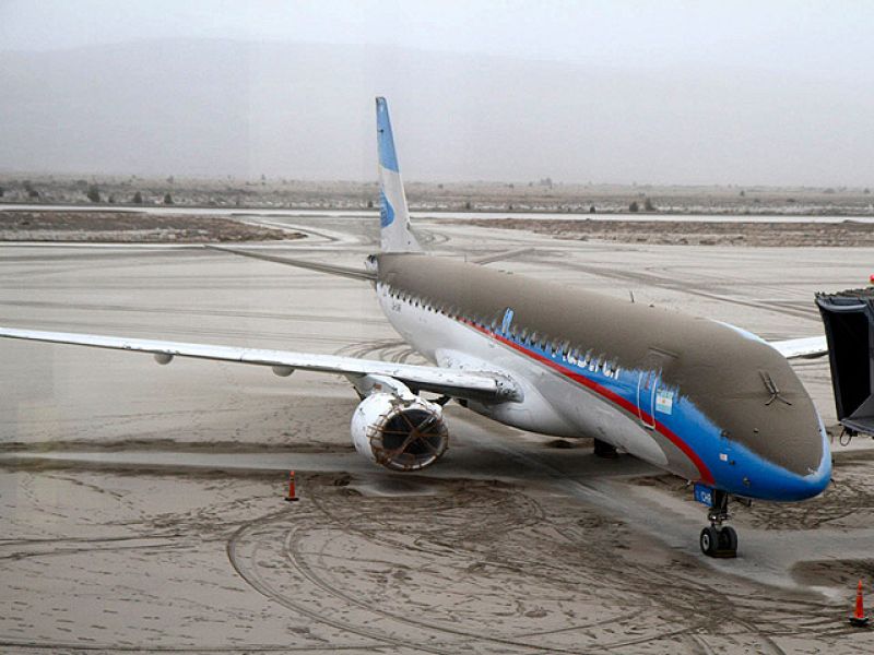 Las cenizas del volcán Puyehue paralizan los cielos de Chile, Argentina y Uruguay