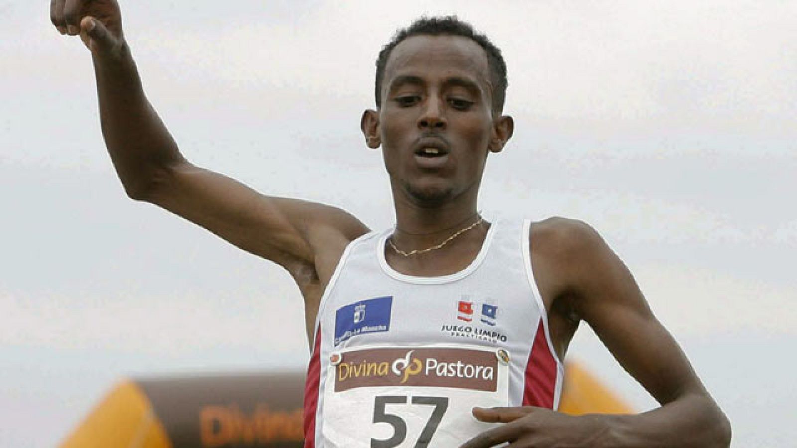 Bezabeh, suspendido con dos años