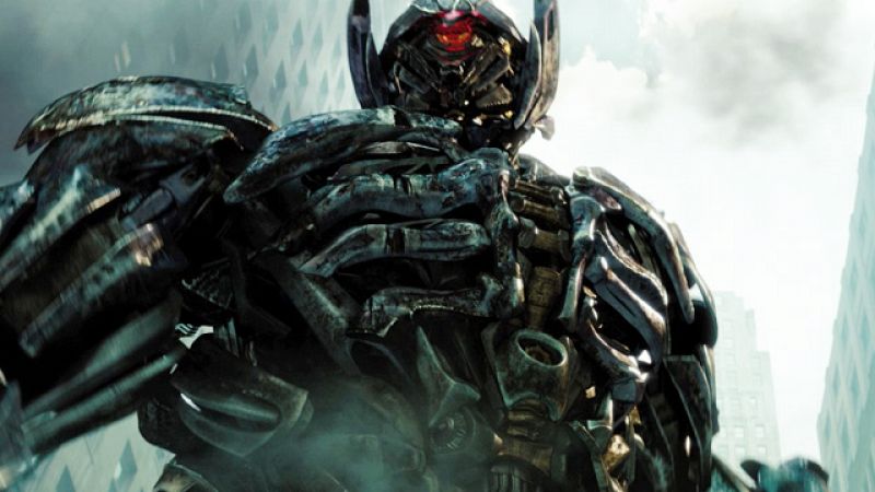 Los robots invaden la Tierra en 'Transformers: el lado oscuro de la luna"