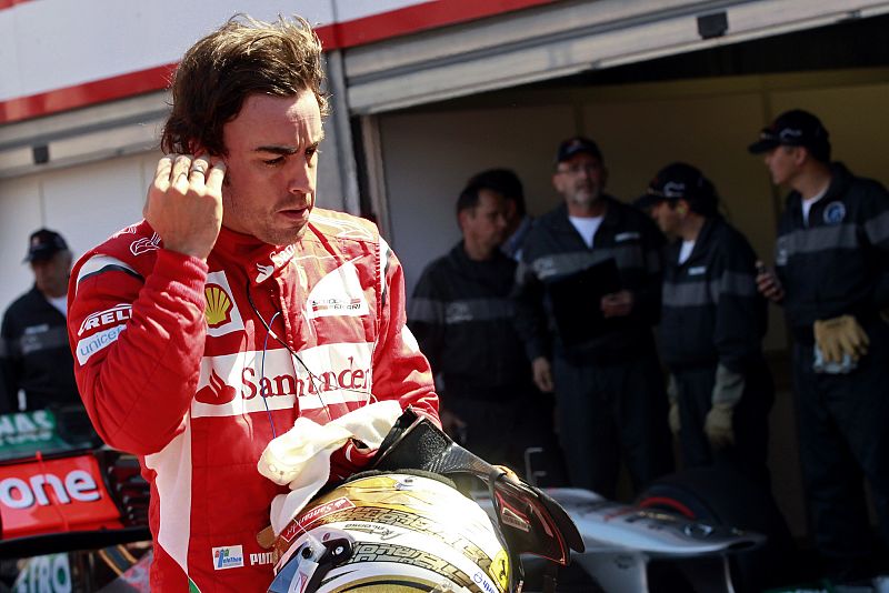 Alonso sobre Vettel: "Creo que se guardan algo para la crono"