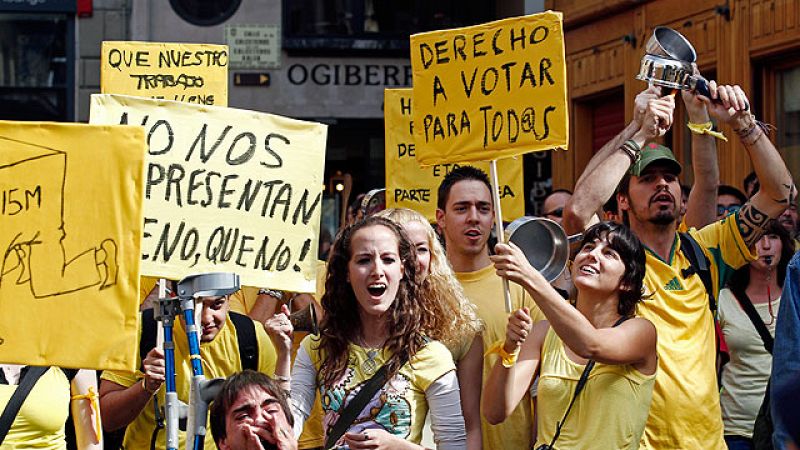 Los "indignados" protagonizan la jornada de constitución de los ayuntamientos