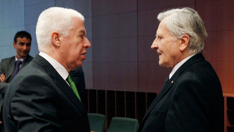 Los ministros de Finanzas de la zona euro estudian un segundo plan de rescate a Grecia