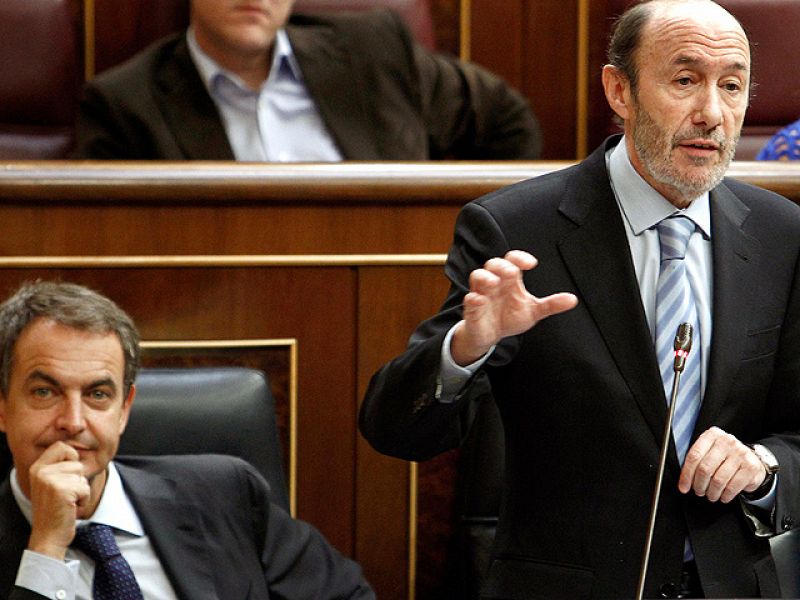 El PP hace a Rubalcaba responsable de la crisis y le pide que deje Interior