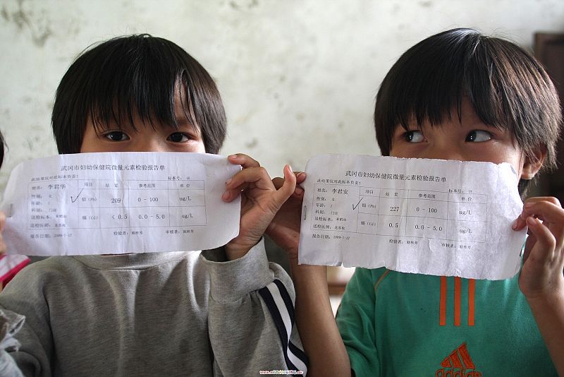 China niega el tratamiento a miles de niños envenenados por plomo, según Human Rights Watch