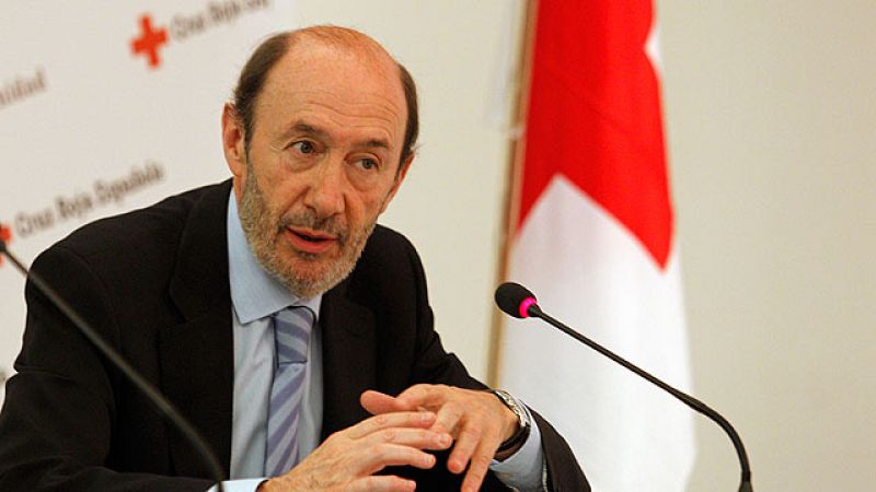 Rubalcaba califica de "inadmisibles" los incidentes de Barcelona y receta "firmeza"