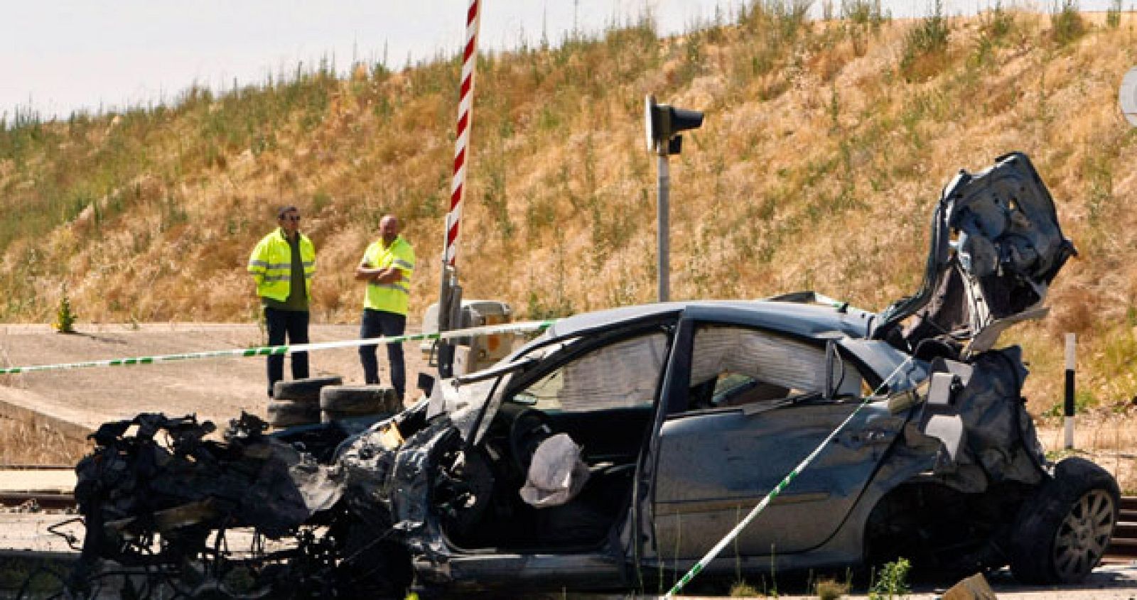 Muere una niña de 14 en una colisión entre un tren de pasajeros y un turismo en Zamora