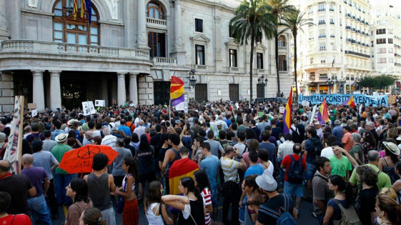 Decenas de miles de indignados claman en toda España contra la crisis y el Pacto del Euro